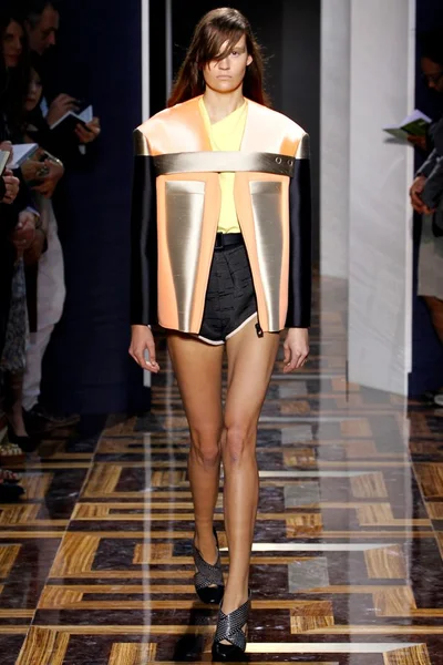 Look 5